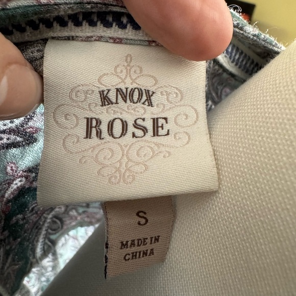 Knox Rose | soft colors paisley print smocked button front long sleeve blouse - Picture 8 of 11